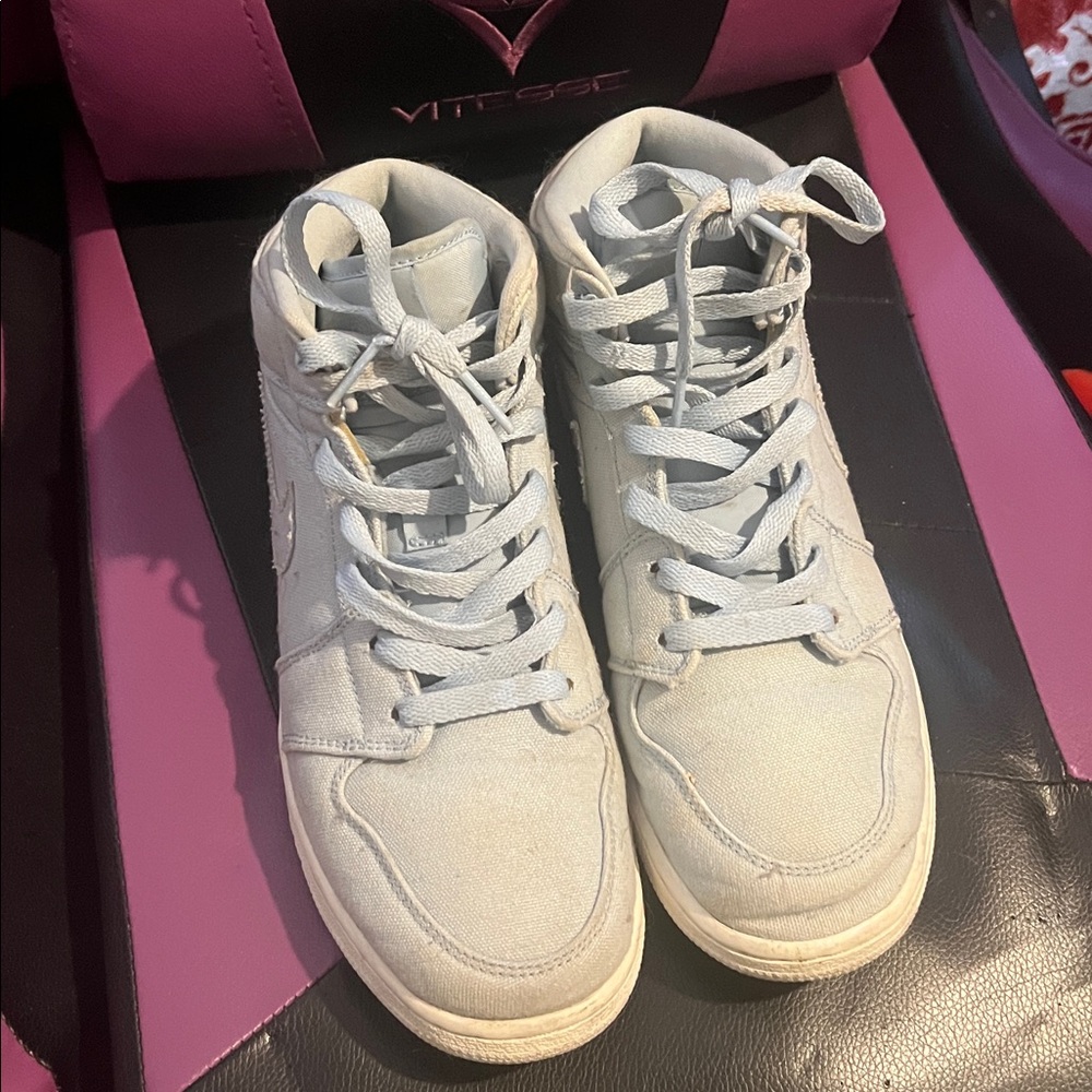 Jordan’s 7 Y Light Gray High-Top Sneakers